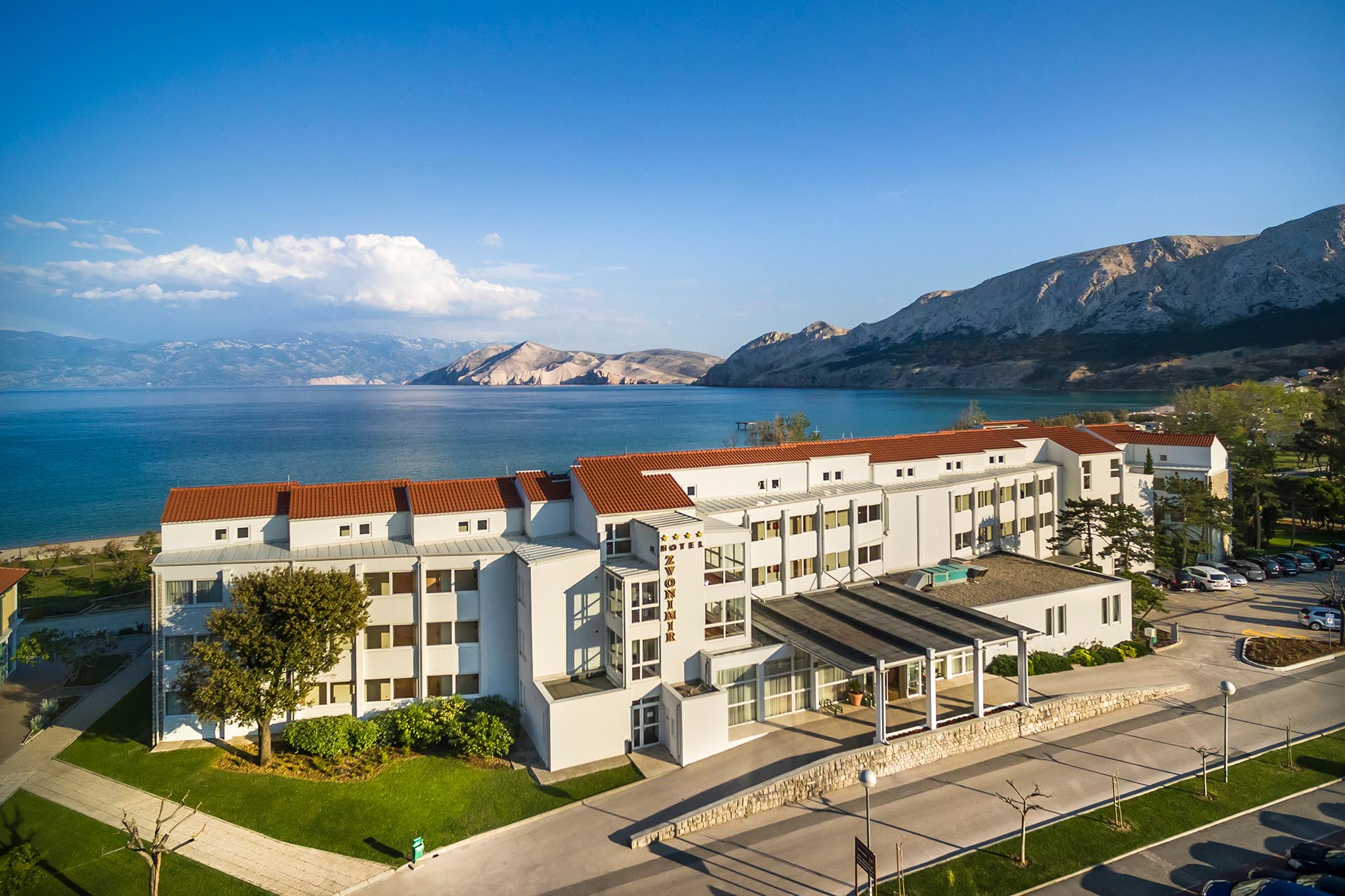Valamar Zvonimir Blick über das Hotel auf das Meer