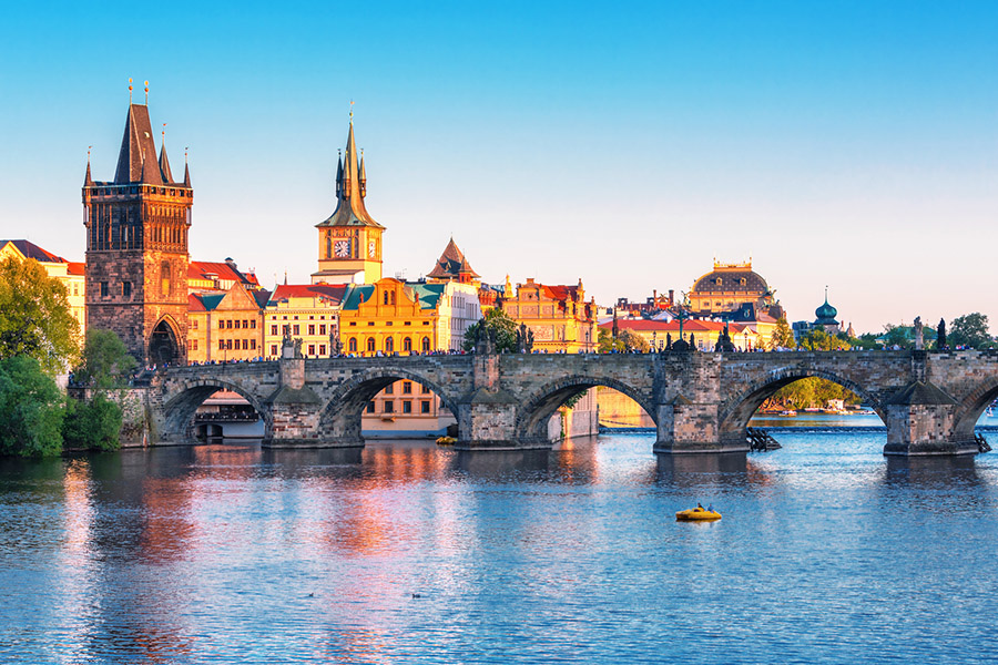 Städtereisen Bus Prag Brücke